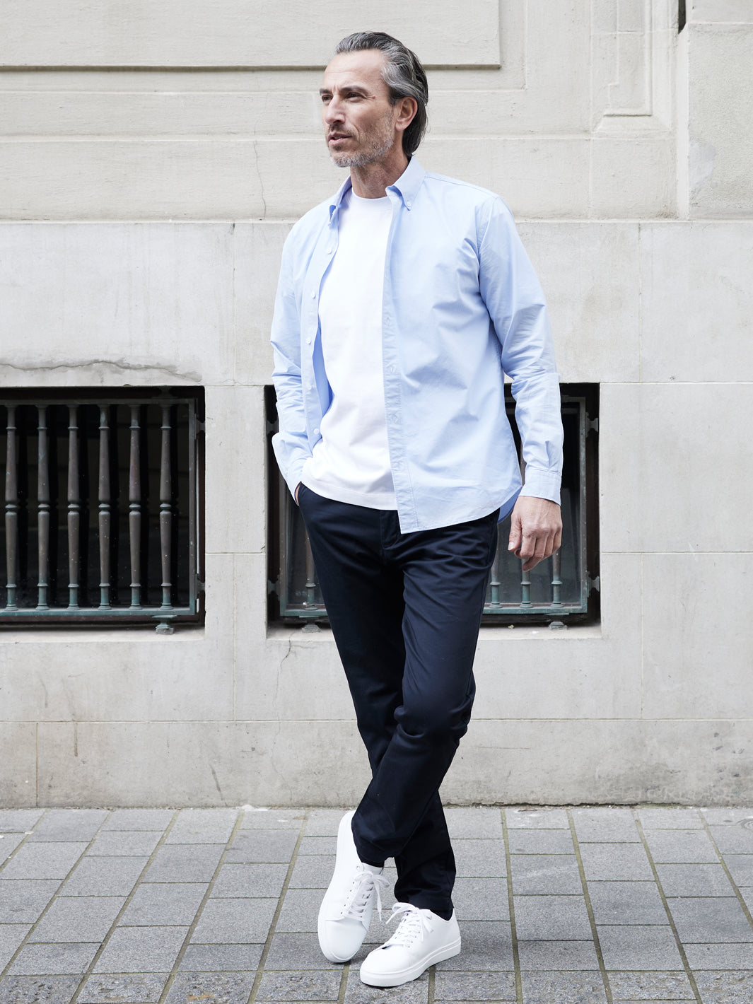 Rob Blue Oxford.jpg__PID:9a2458dd-8363-4027-98fa-d58501b66cfa